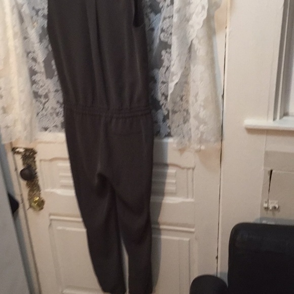 NWT Vince. Jumpsuit in olive with drawstring waist - Picture 5 of 6